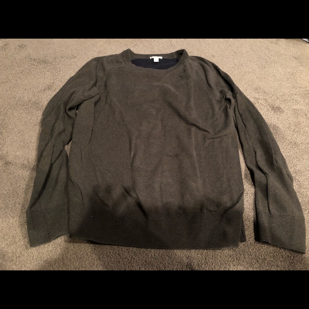 Men’s GAP sweater